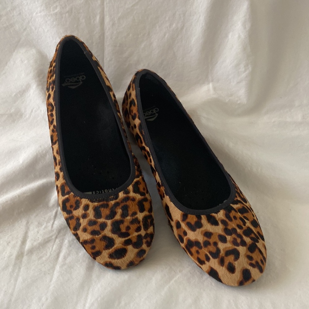 Abeo 8.5 Cambridge arch support leopard leather ballet flats